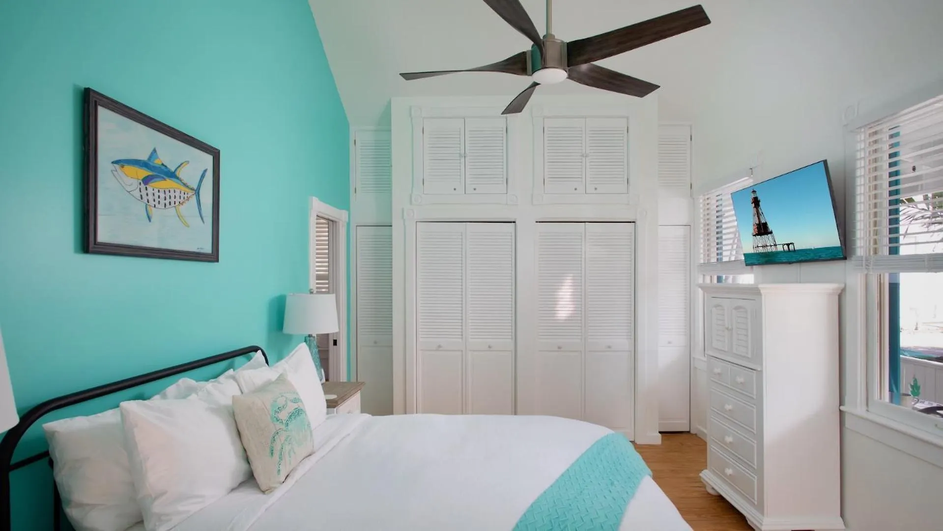 The Poetic Pineapple By Last Key Realty Cayo Hueso