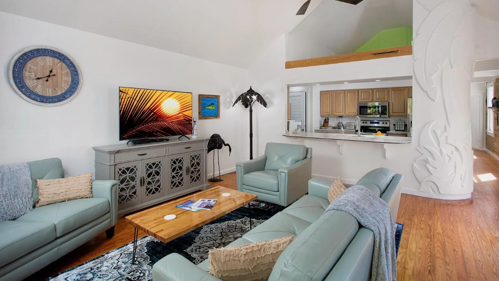 The Poetic Pineapple By Last Key Realty Cayo Hueso